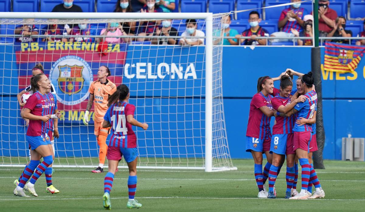 El Barça Femenino celebra un gol ante la Juve por el Gamper