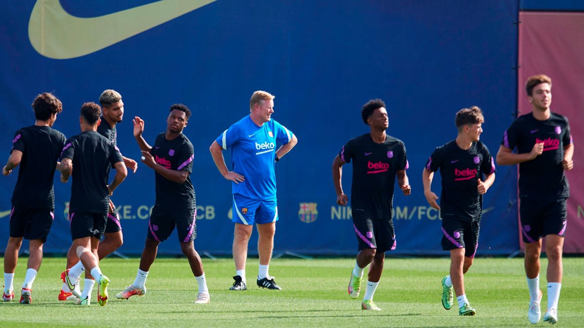 Los jugadores del Barça durante un entrenamiento