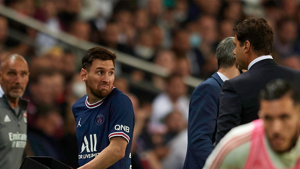 Leo Messi, upset after being substituted at PSG-Lyon