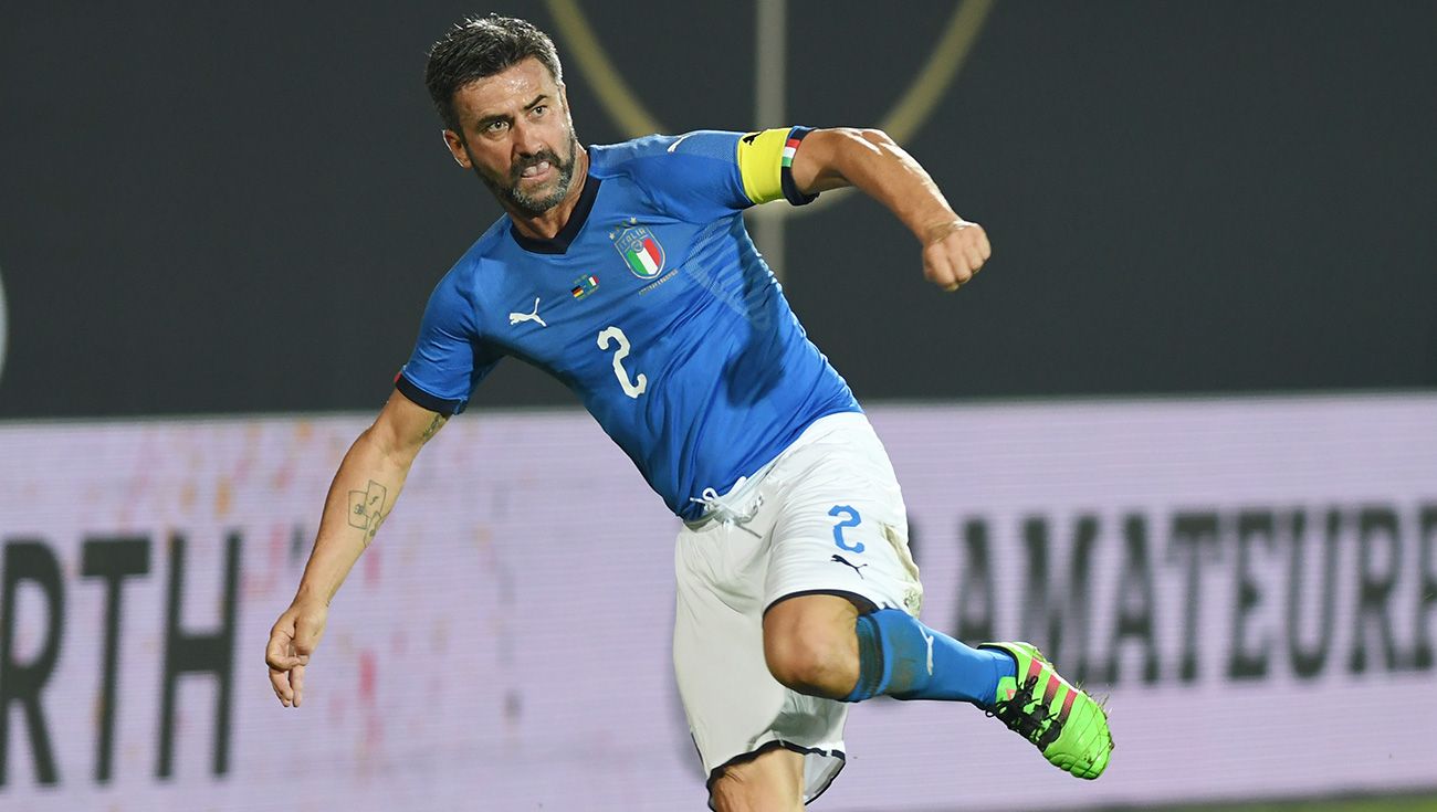 Christian Panucci en un partido con Italia de veteranos