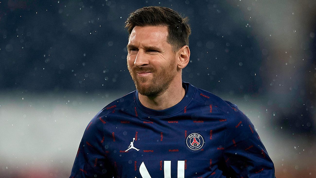 Leo Messi en un calentamiento con el PSG