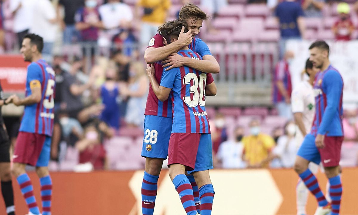 Nico and gavi embrace  to celebrate the victory