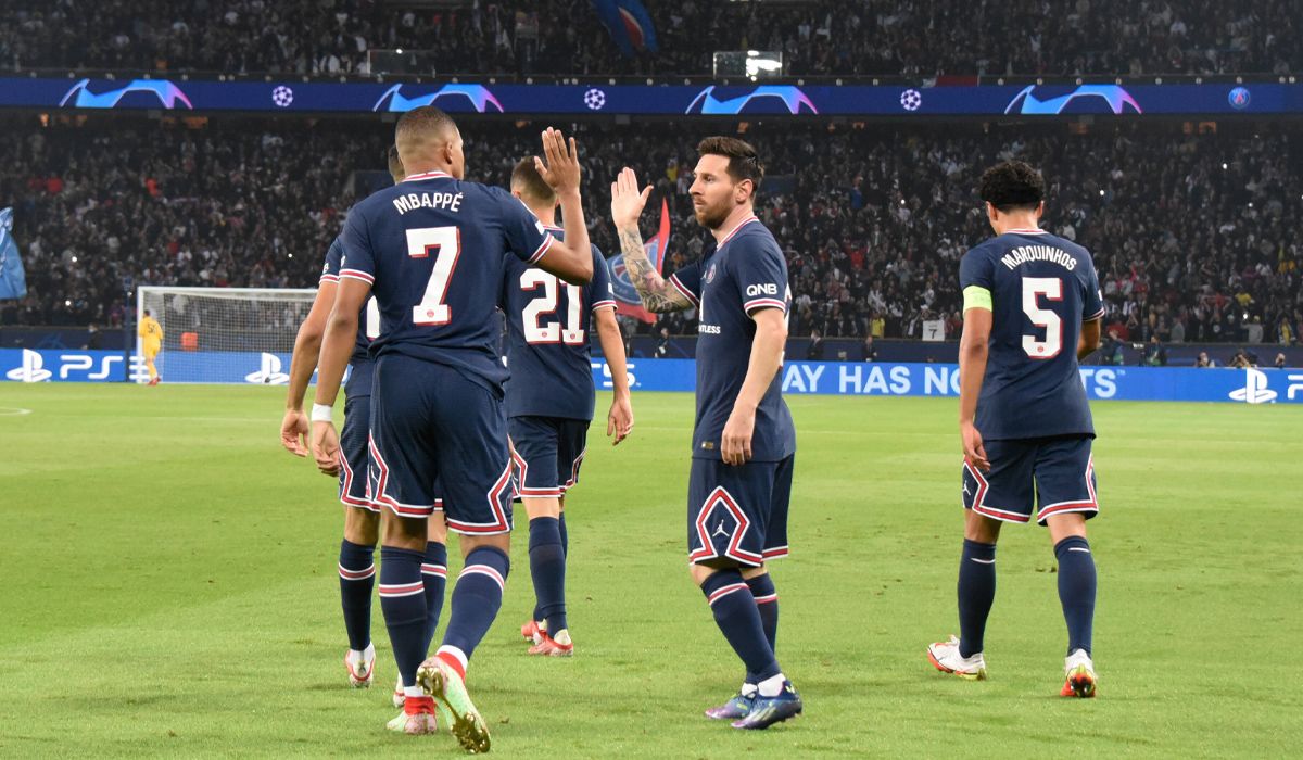 Messi premières  like goleador and the PSG goes through on top of the City