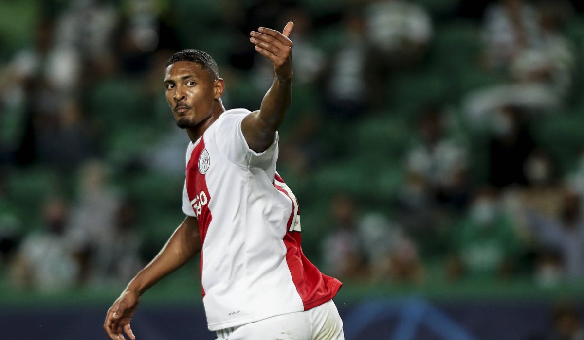 Sébastien Haller follows fine and makes history in the Champions