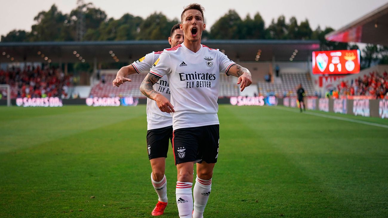 Grimaldo celebrates a goal with the Benfica