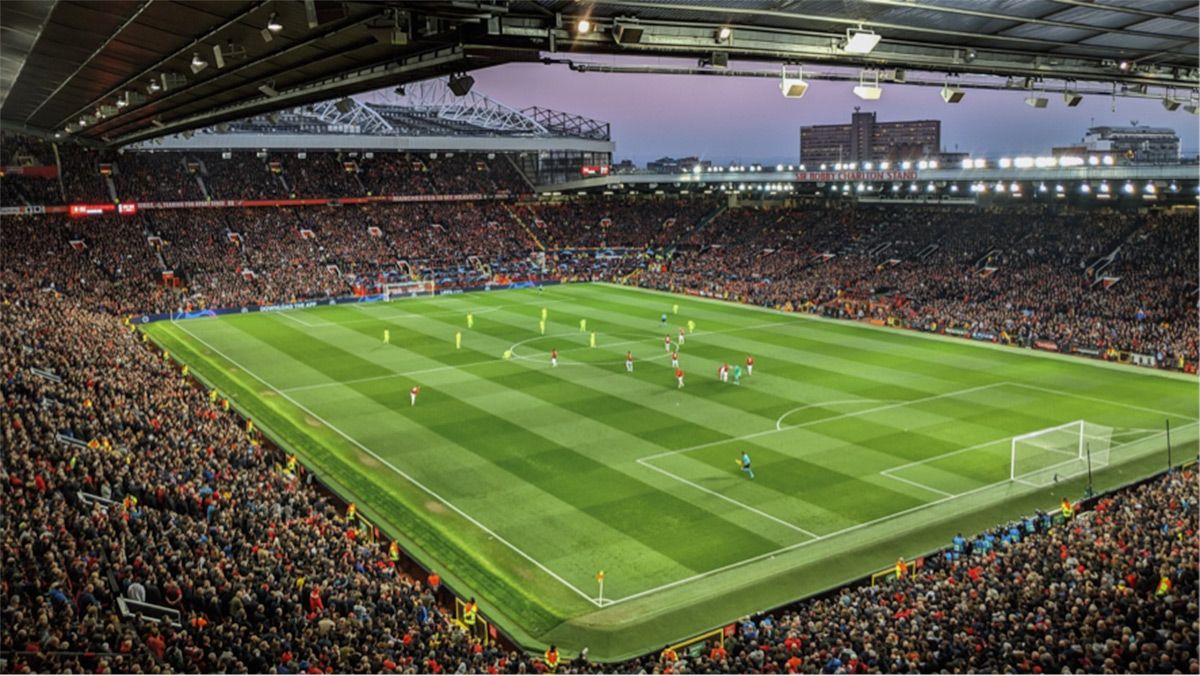 Estadio lleno durante un partido de UEFA Champions League