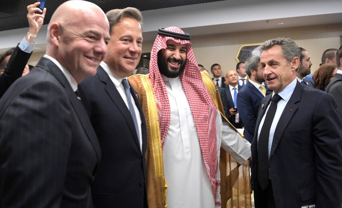 Mohammed bin Salman junto a Gianni Infantino, Nicolas Sarkozy y Juan Carlos Varela