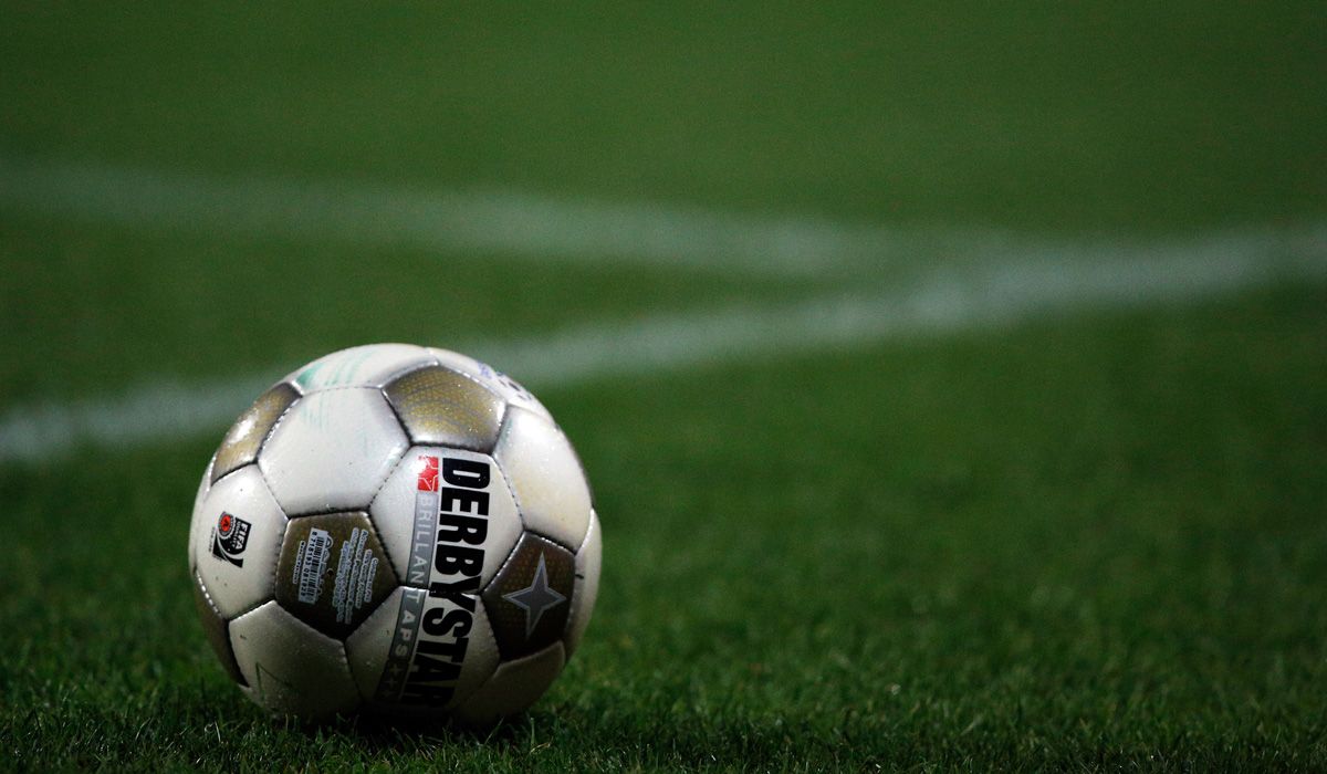 Balón del encuentro del NEC Nimega en la Eredivisie