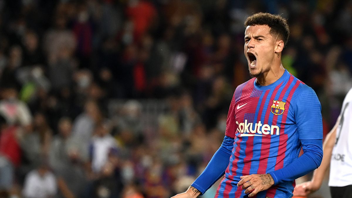 Coutinho, celebrating a goal with the Barça