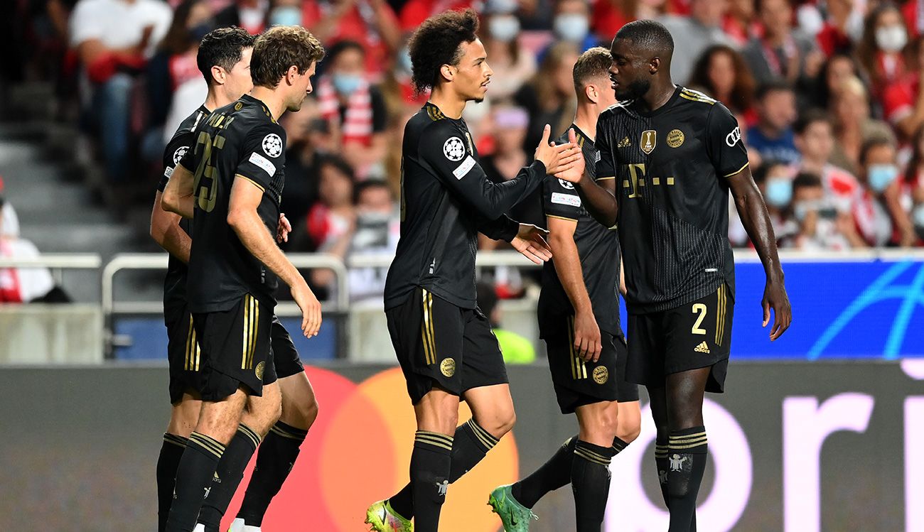 The players of the Bayern of Munich celebrate a goal