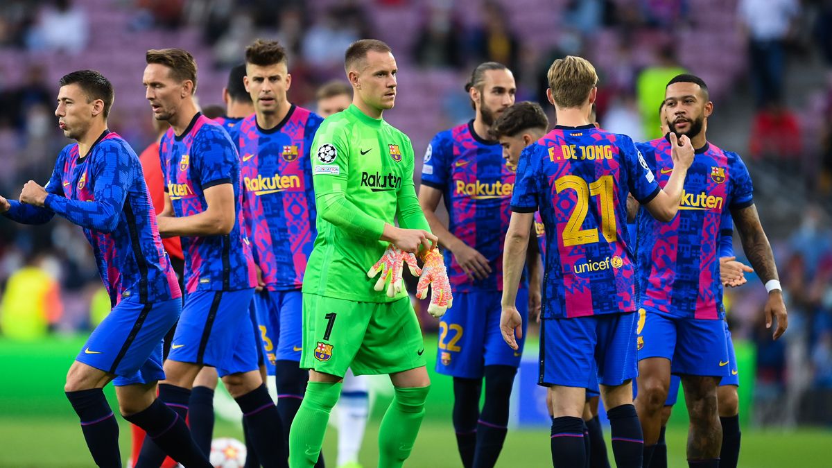 Los jugadores del Barça durante el choque ante el Dynamo de Kiev