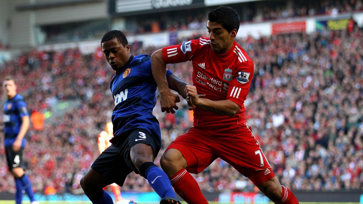 Patrice Evra y Luis Suárez, en una imagen de archivo