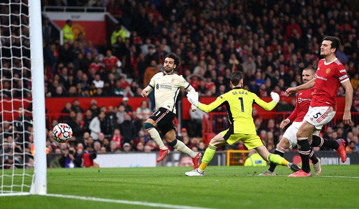 Mohamed Salah marca hat-trick ante el Manchester United