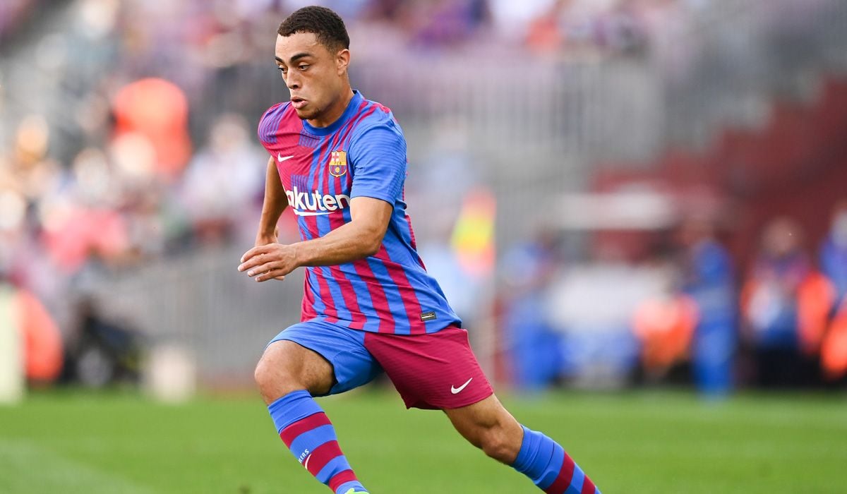 Sergiño Dest Did not play in front of the Villarreal CF and follows to  convince to Xavi