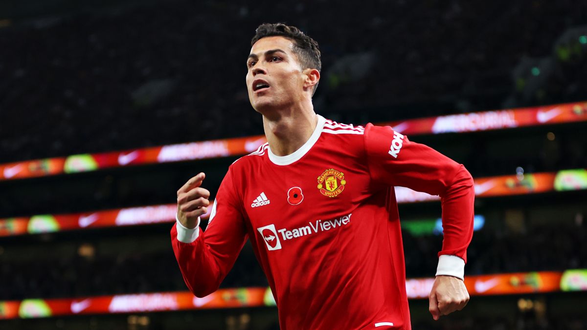 Cristiano celebrates a goal at Tottenham-United in the Premier League