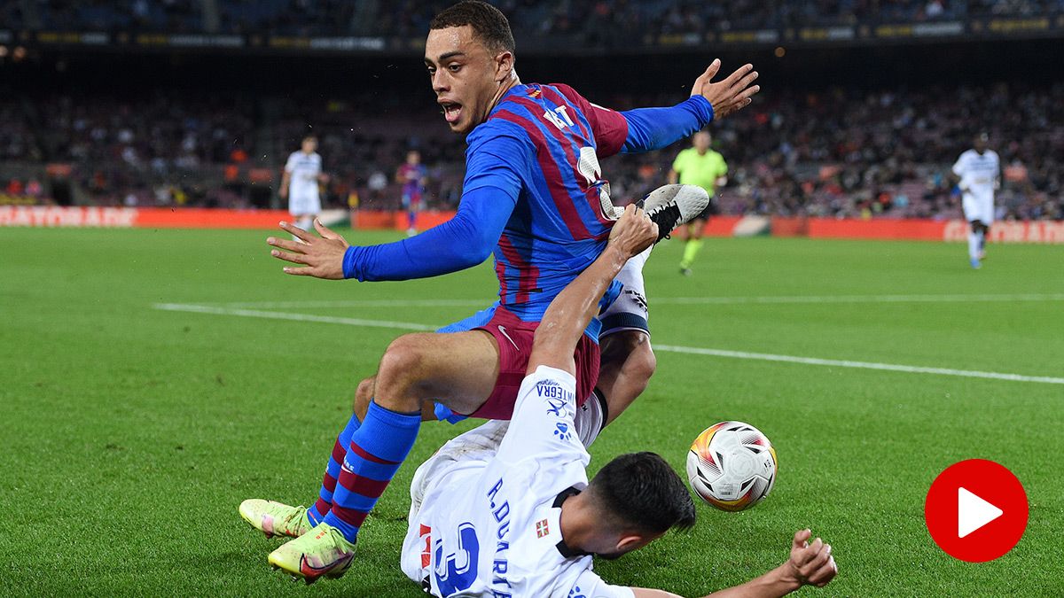 Sergiño Dest, durante el partido contra el Deportivo Alavés