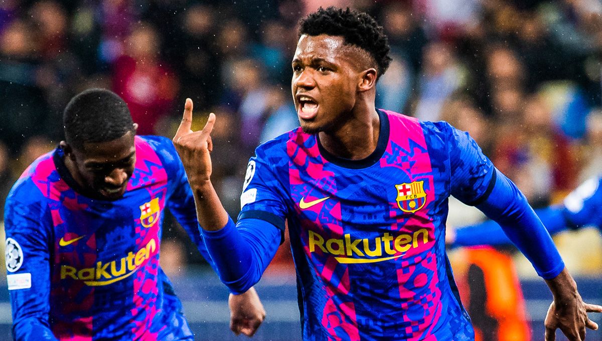 Ansu celebra su gol en Kiev con Dembélé por detrás / Imagen: Twitter Oficial FCB