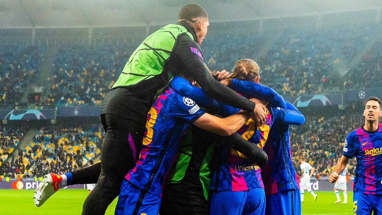 The players of the FC Barcelona celebrate the goal of Ansu / Image: Twitter Official FCB