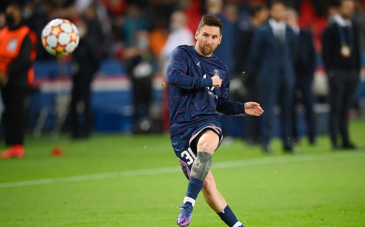Lionel Messi calienta con el PSG
