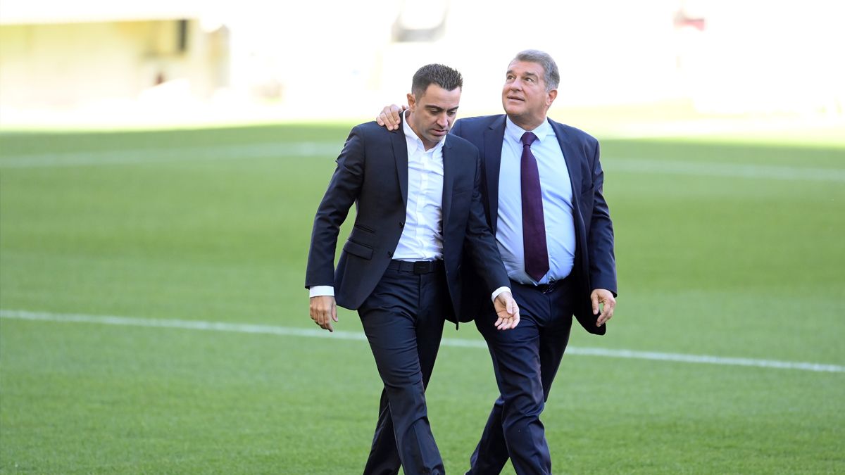 Xavi Hernández and Joan Laporta visiting the Camp Nou