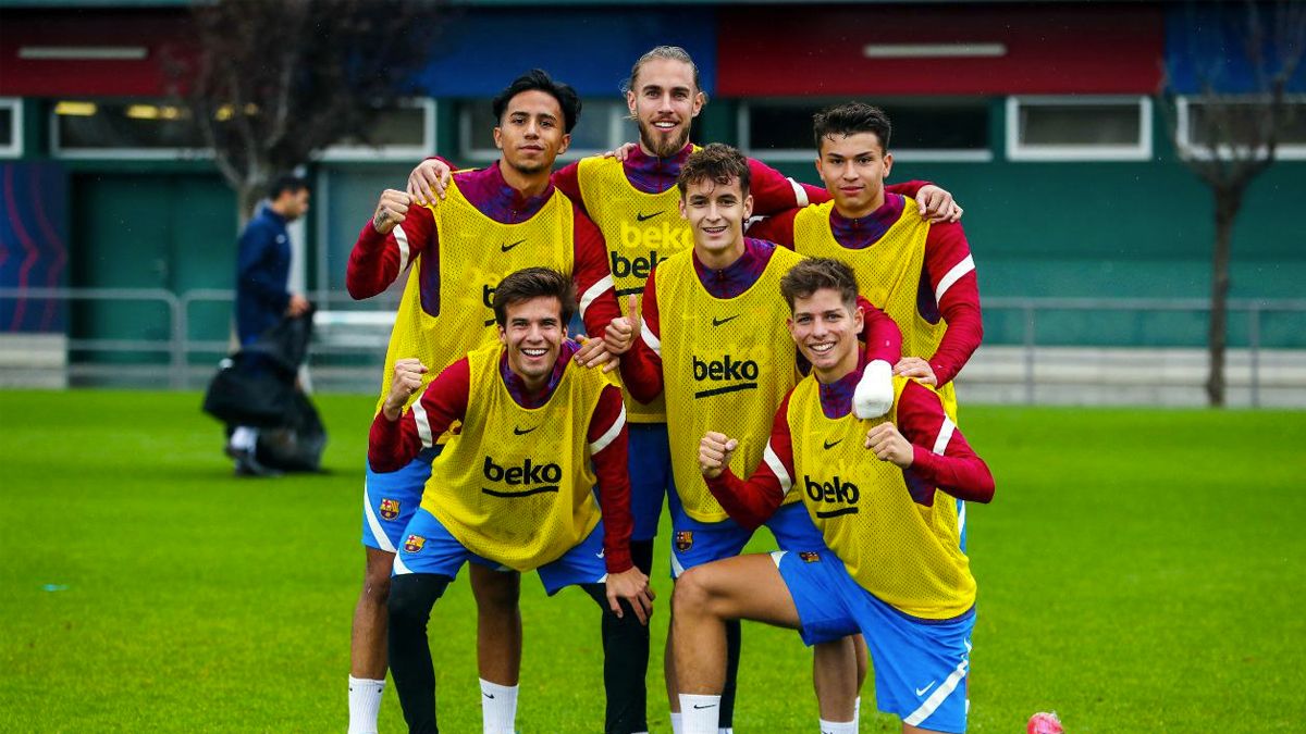 Los jugadores del Barça durante un entrenamiento. (Imagen: @FCBarcelona_es en Twitter)
