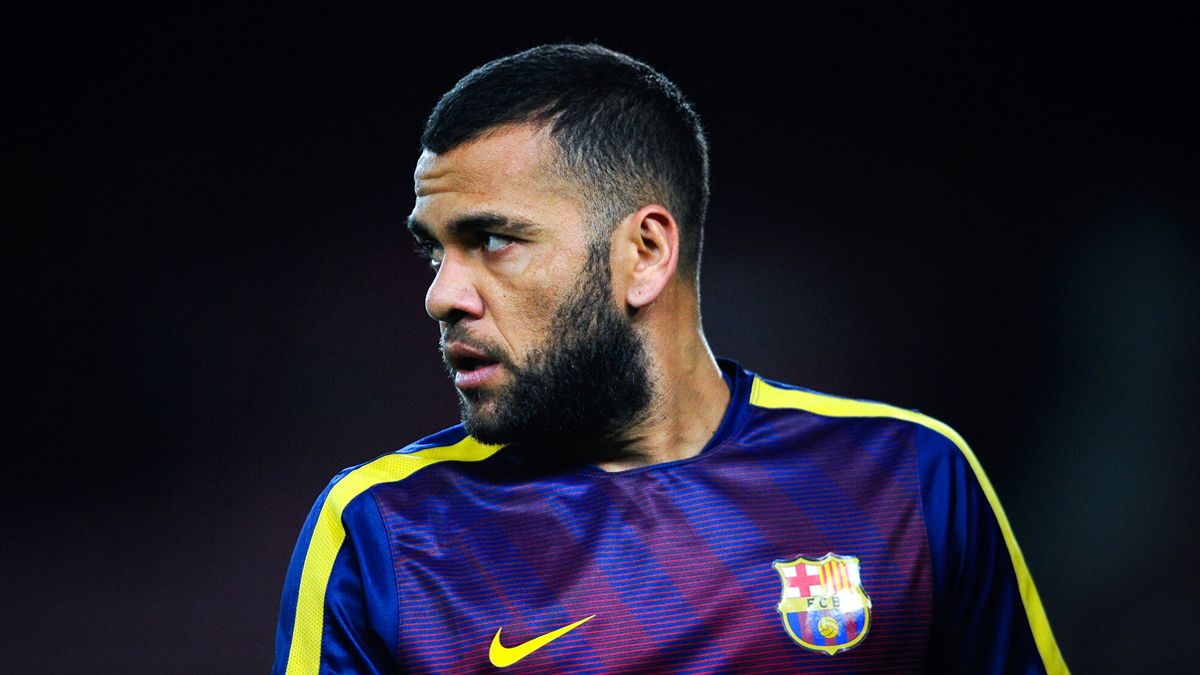 Dani Alves durante un calentamiento con el Barça en 2015