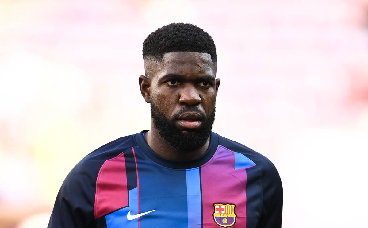 Samuel Umtiti calienta en la previa del Barça-Levante