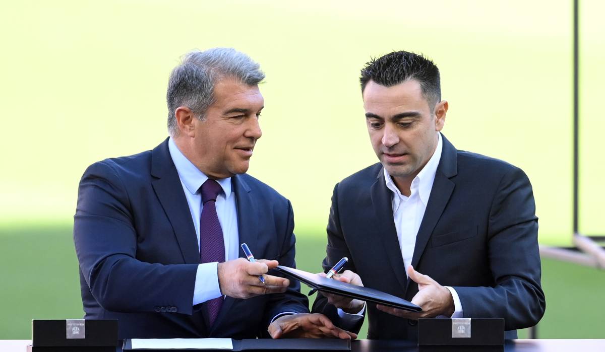 Xavi signs his agreement like trainer of the Barça