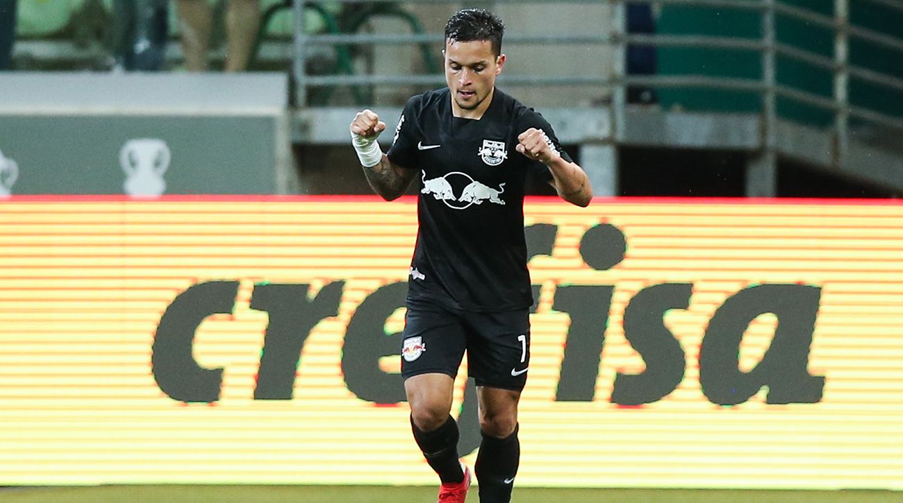 Artur celebrates a goal with the Bragantino