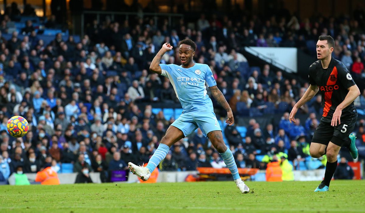 Raheem Sterling celebrates a goal with the Manchester City in front of the Everton