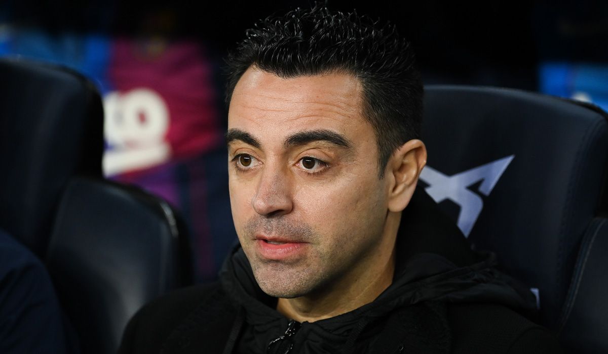 Xavi Hernández, in the bench during the derbi in front of the Espanyol