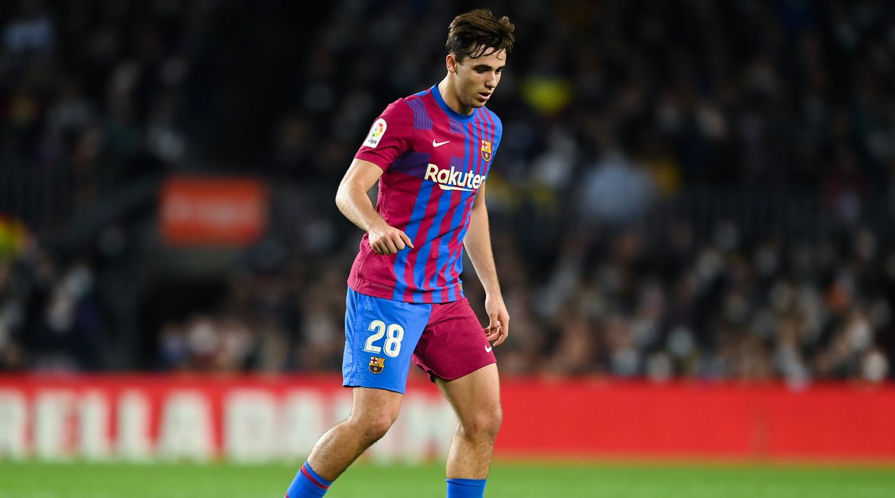 Nico González en un partido con el Barcelona