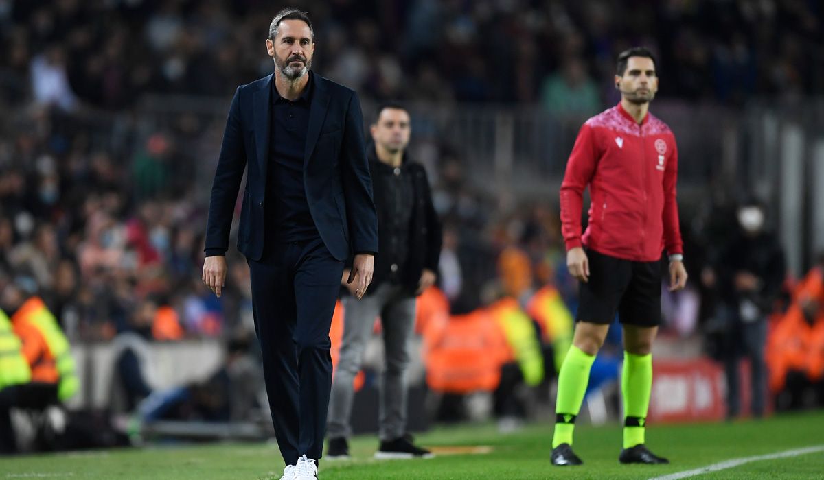 Vicente Moreno, técnico del RCD Espanyol, durante el derbi ante el FC Barcelona