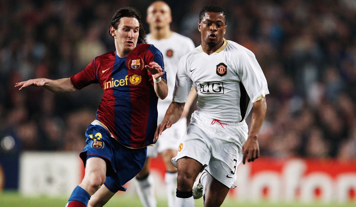 Patrice Evra y Lionel Messi, durante un compromiso Barcelona-United