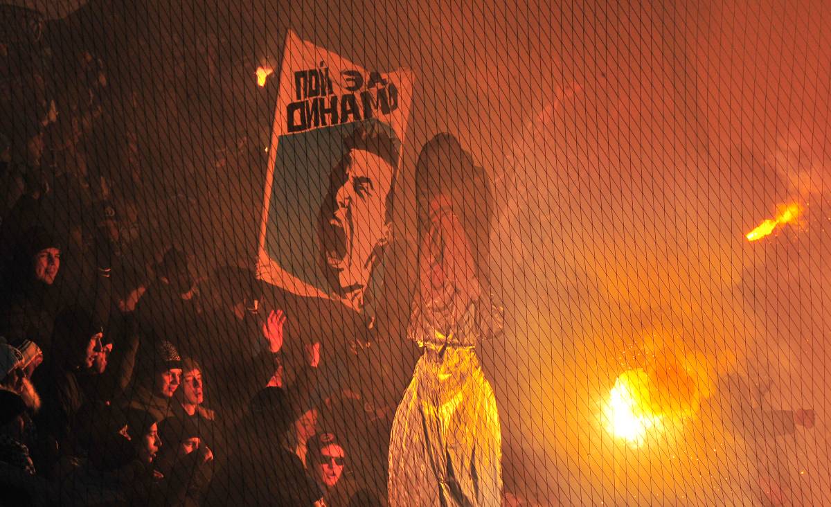 Aficionados del Dinamo de Moscú ante el Lokomotiv