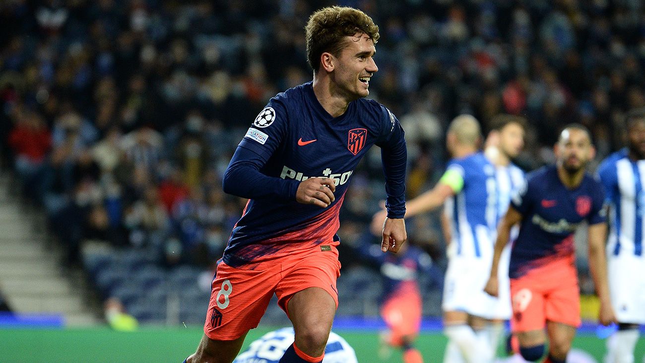 Griezmann Celebrates his goal in front of the Port wine