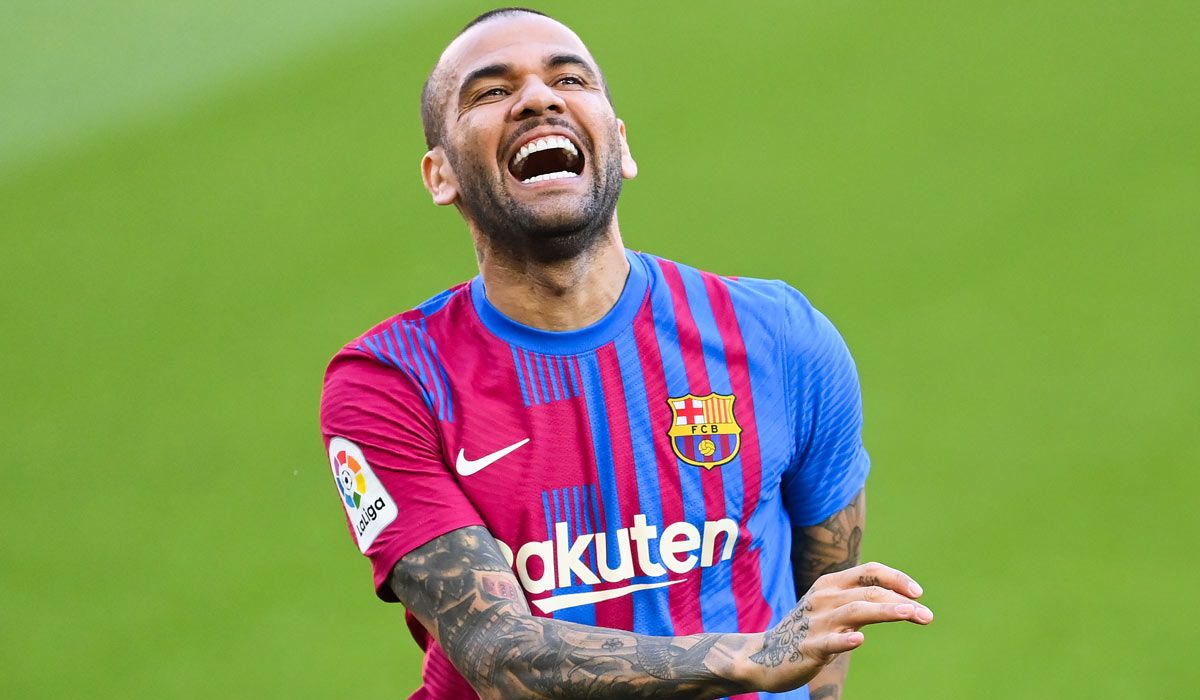 Dani Alves, durante su segunda presentación como nuevo jugador del FC Barcelona