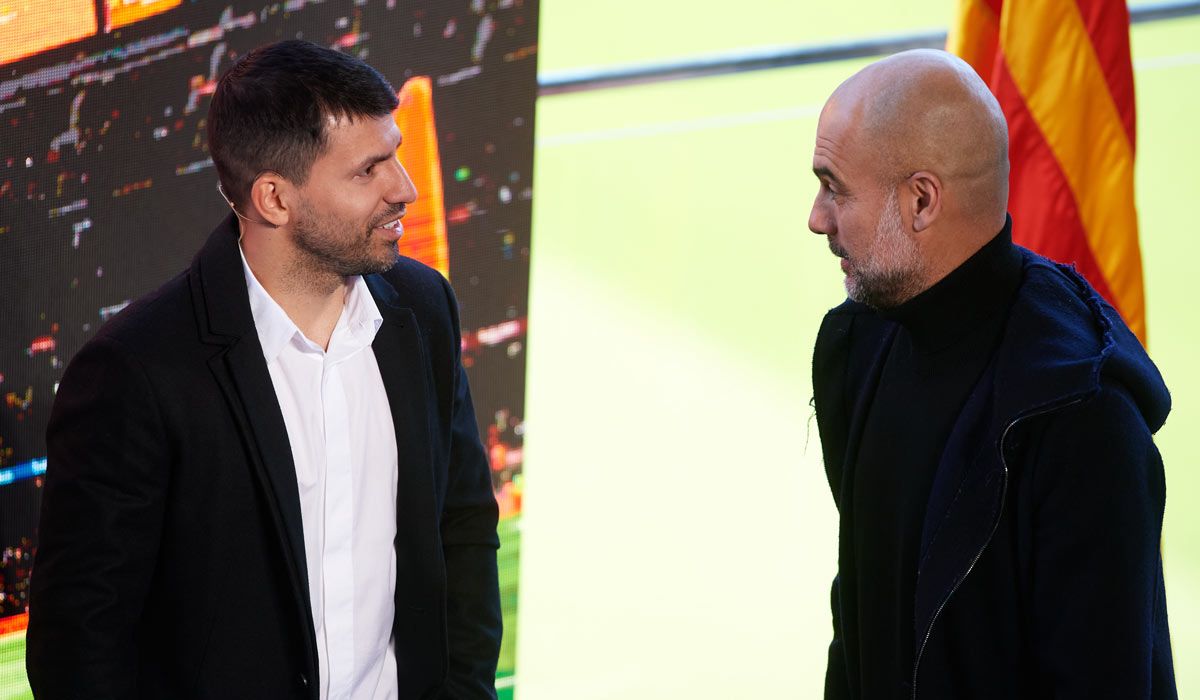 Sergio Agüero y Pep Guardiola tras el anuncio de su retiro del fútbol