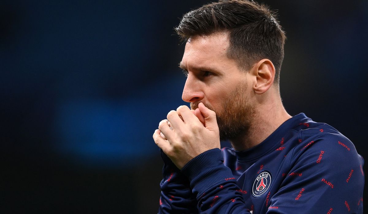 The French means disappointed with Messi and his lack of goal