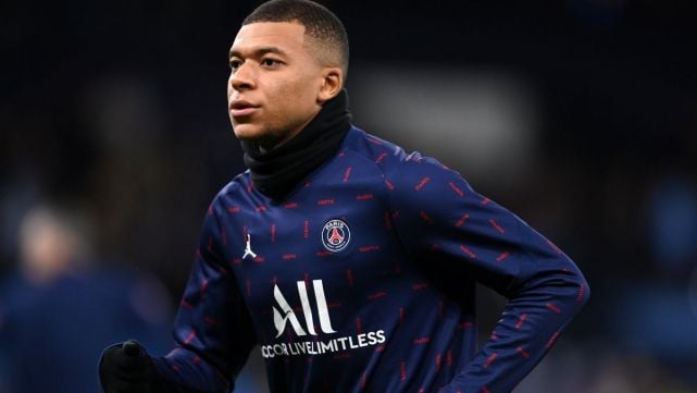 Mbappé’s ‘wink’? The Frenchman poses with the new PSG shirt