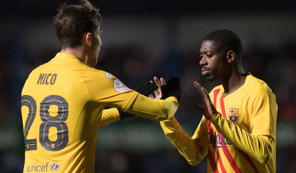 Ousmane Dembélé celebra su gol junto a Nico, ante el Linares por la Copa del Rey