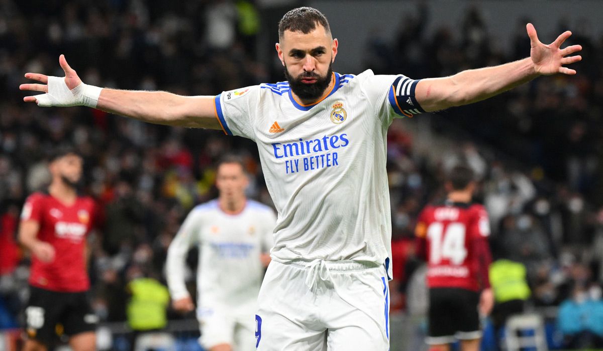 Karim Benzema celebra su gol número 300 con el Real Madrid