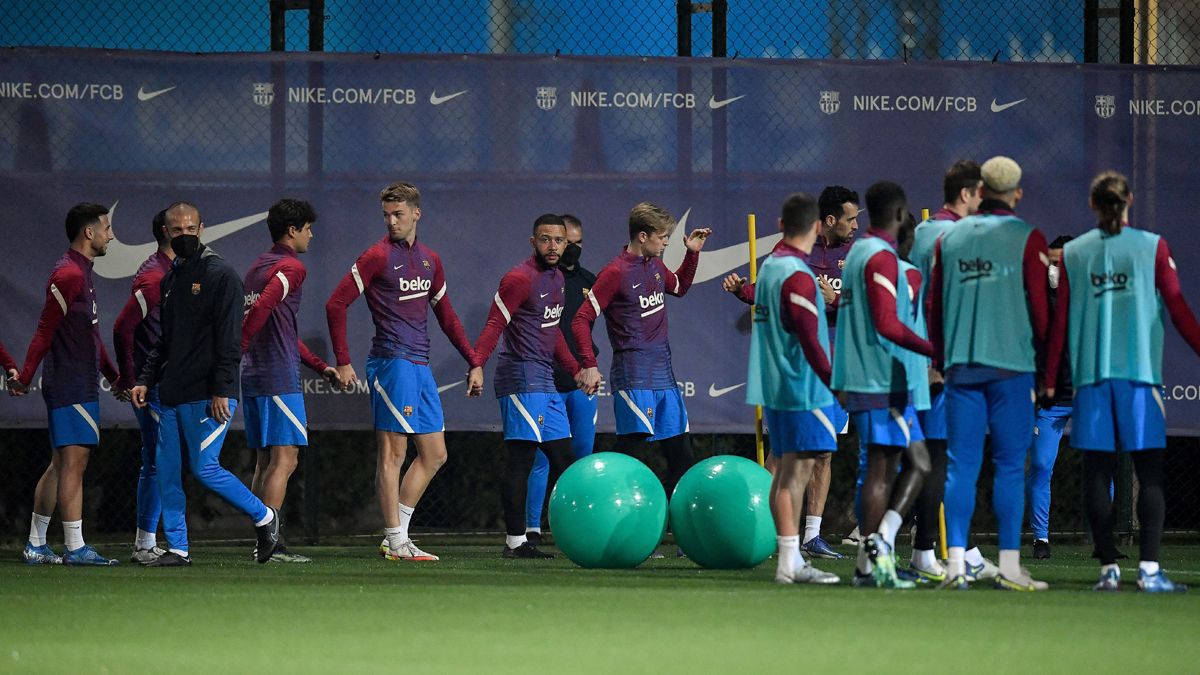 Los jugadores del FC Barcelona en una sesión de entrenamiento