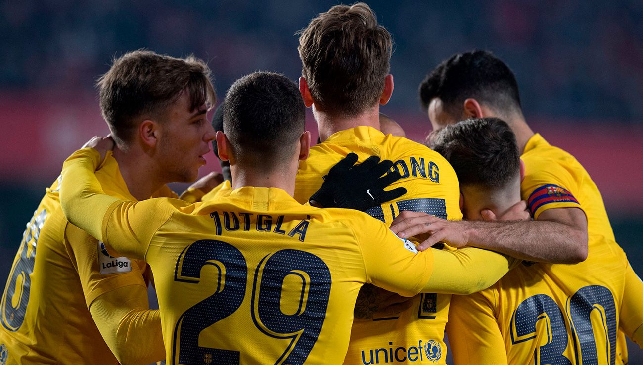 Las 'promesas' del Barcelona celebrando ante el Granada