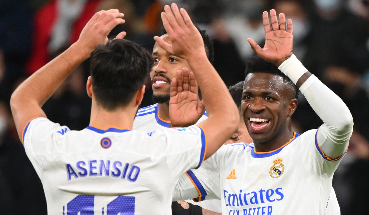 Vinicius y Asensio celebran un gol con el Real Madrid