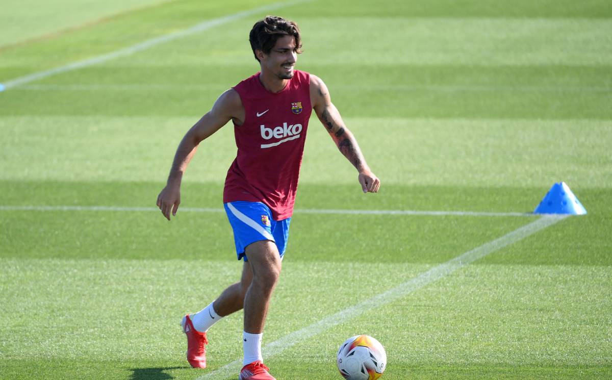 Álex Hill, player of the FC Barcelona yielded to the Granada Cf