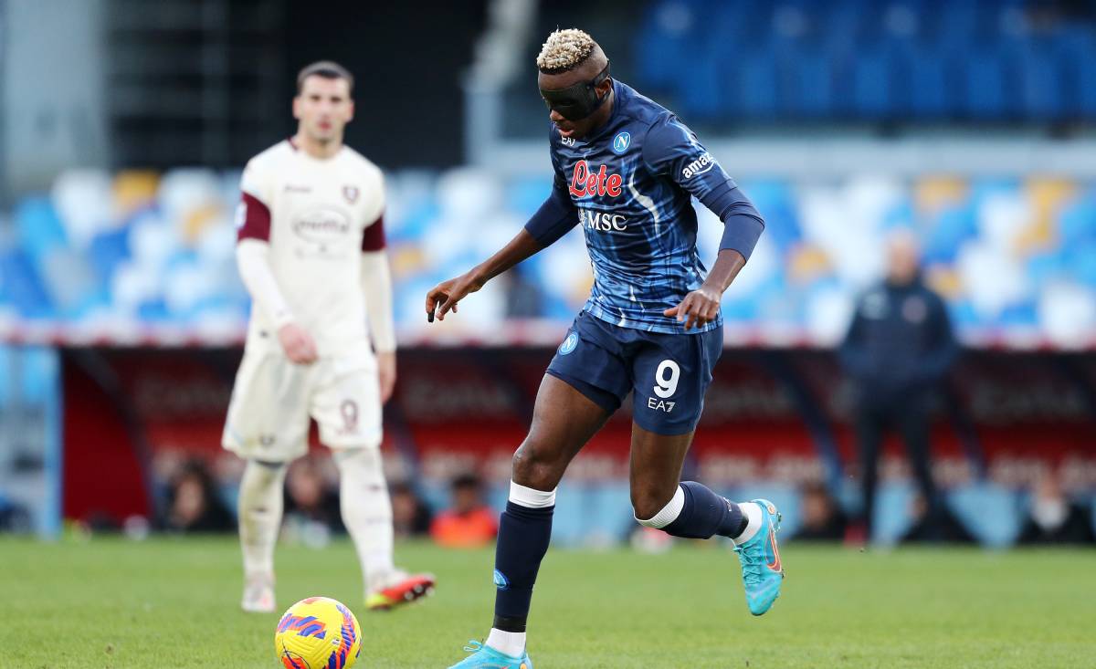 Osimhen Drives the balloon in the Naples-Salernitana