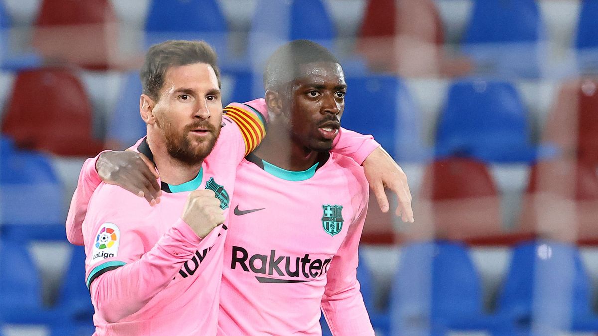 Leo Messi and Ousmane Dembélé in a match with Barça in the 2020-21 season