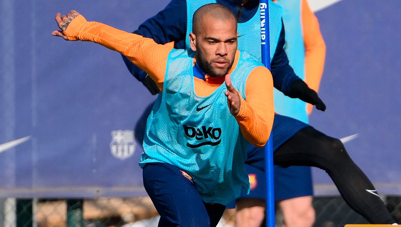Dani Alves in a training session with Barça
