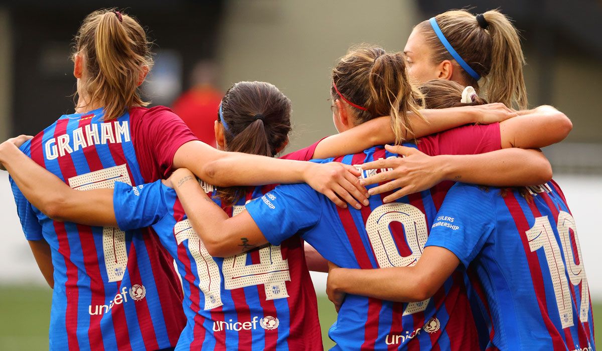 El Barça femenino celebra un gol ante el Olympique Lyon